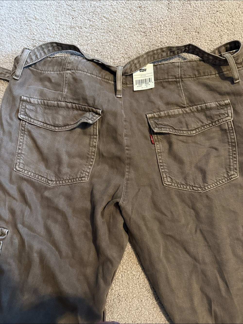 Levi’s women’s baggy dad cargo pants. - Picture 3 of 3